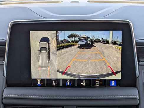 Used 2022 GMC Yukon SLT w/ SLT Luxury Package image 26