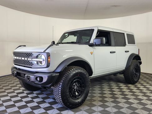 New 2026 Ford Bronco Badlands AWD/4WD image 3