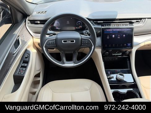 Used 2023 Jeep Grand Cherokee Limited w/ Trailer Tow Prep Group (B) AWD/4WD image 12