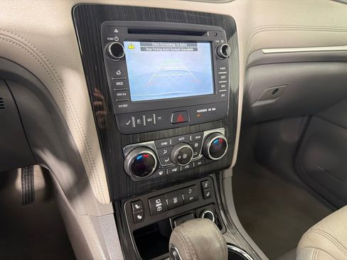 Used 2017 Chevrolet Traverse LT AWD/4WD image 16