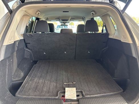 Used 2025 Nissan Rogue SV image 33