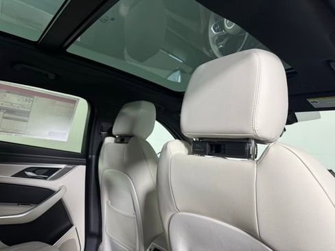 Used 2025 Jaguar F-PACE R-Dynamic S image 33