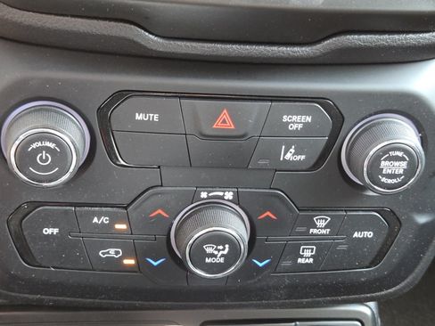 Used 2022 Jeep Renegade Sport w/ Sport Appearance Group FWD image 34