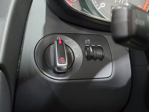 Used 2011 Audi R8 V8 w/ Convenience Pkg image 20