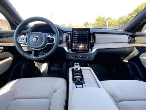 New 2026 Volvo XC90 T8 Plus w/ Protection Package Premier AWD/4WD image 7