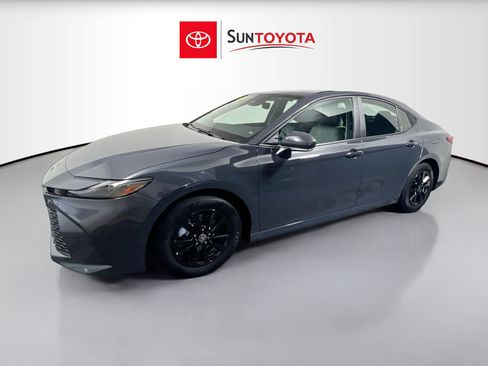 Used 2025 Toyota Camry LE FWD image 9