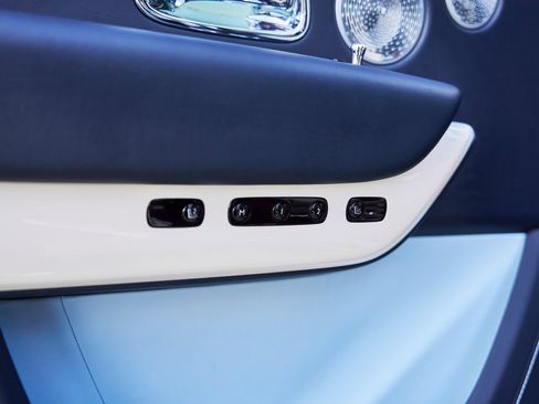 Used 2022 Rolls-Royce Cullinan w/ Cullinan Package image 39