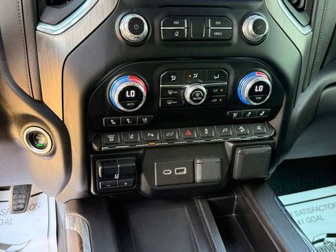 Used 2023 GMC Sierra 2500 Denali w/ Denali Ultimate Package AWD/4WD image 23