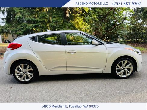 Used 2016 Hyundai Veloster image 6