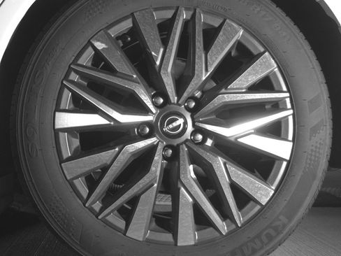 Used 2025 Nissan Altima 2.5 SV FWD image 14