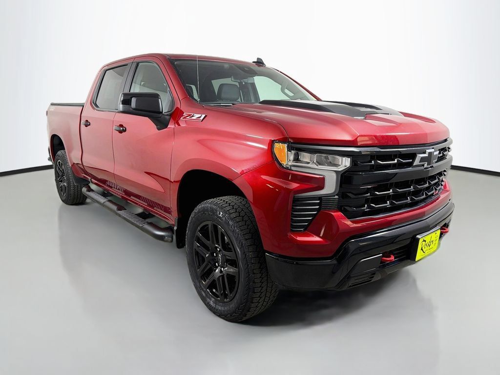 Used 2025 Chevrolet Silverado 1500 LT Trail Boss w/ Convenience Package II AWD/4WD image 4