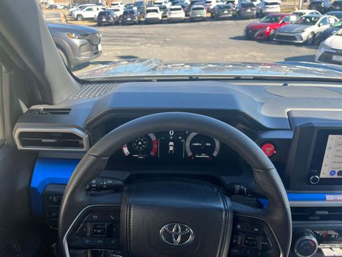 Used 2025 Toyota Tacoma TRD Off-Road image 28