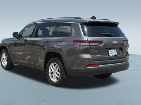 Used 2022 Jeep Grand Cherokee L Laredo w/ Luxury Tech Group I AWD/4WD image 6
