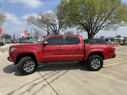 Used 2019 Toyota Tacoma Limited image 12