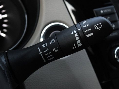 Used 2018 Nissan Rogue SV image 35