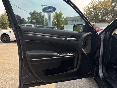 Used 2018 Chrysler 300 Touring image 10