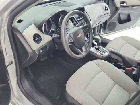 Used 2015 Chevrolet Cruze LT image 25