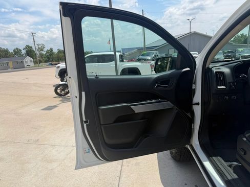 Used 2022 Chevrolet Colorado LT w/ Safety Package AWD/4WD image 13