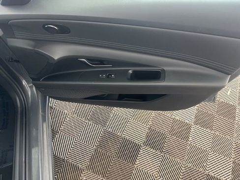 Used 2024 Hyundai Elantra Limited image 21