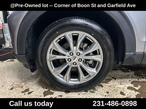 Used 2023 Ford Explorer Limited AWD/4WD image 11