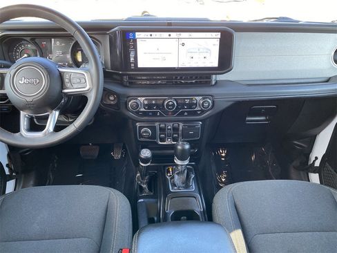 Used 2024 Jeep Wrangler Unlimited Sahara image 16