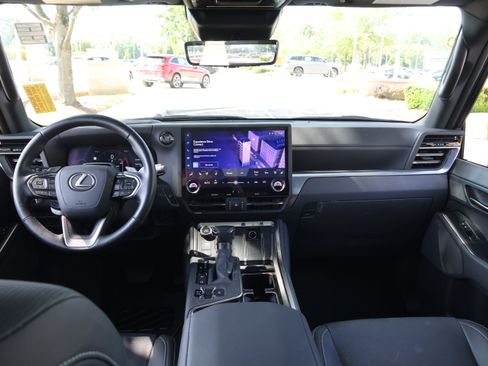 Used 2026 Lexus GX 550 w/ Accessory Package (2T) AWD/4WD image 17