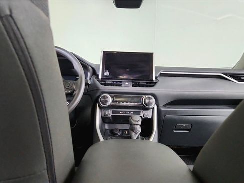Used 2025 Toyota RAV4 LE AWD/4WD image 13