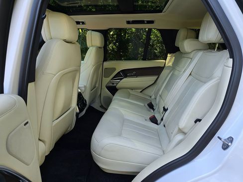 Used 2023 Land Rover Range Rover SE image 15