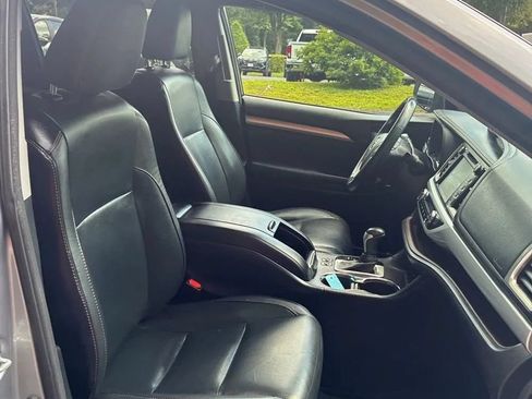 Used 2016 Toyota Highlander XLE AWD/4WD image 23