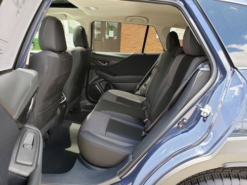 Used 2025 Subaru Outback Premium AWD/4WD image 11