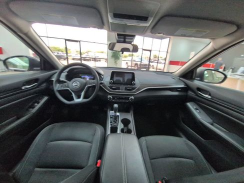 Used 2025 Nissan Altima 2.5 SV FWD image 23