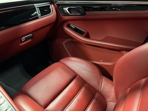 Used 2017 Porsche Macan Turbo image 16