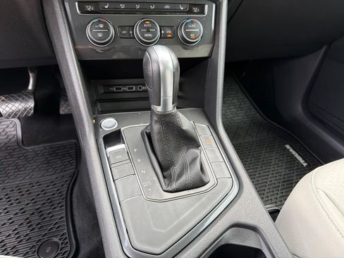 Used 2019 Volkswagen Tiguan SE w/ Panoramic Sunroof Package FWD image 14