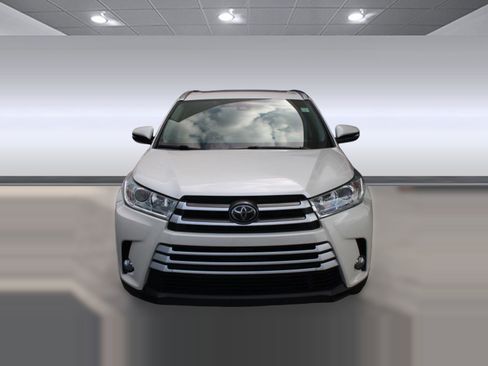 Used 2018 Toyota Highlander XLE image 6