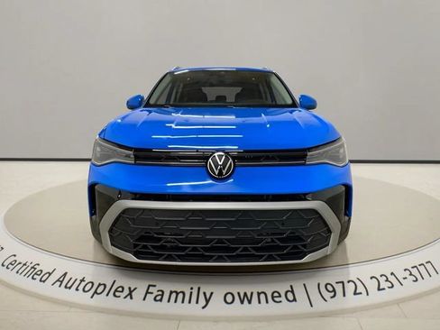 Used 2025 Volkswagen Taos SE w/ Panoramic Sunroof Package AWD/4WD image 8