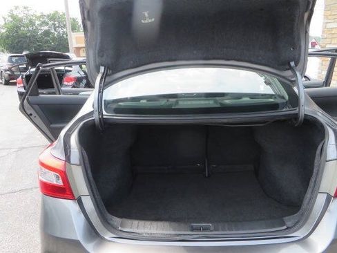 Used 2018 Nissan Sentra S FWD image 18