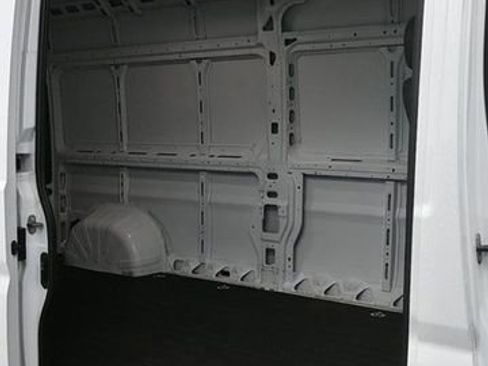 Used 2025 RAM ProMaster 2500 w/ Convenience Group image 11