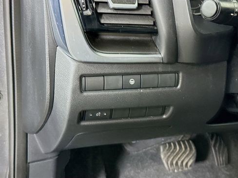 Used 2022 Nissan Rogue SV FWD image 17