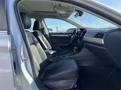 Used 2019 Volkswagen Jetta SE image 19