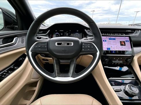 Used 2023 Jeep Grand Cherokee Limited w/ Luxury Tech Group II AWD/4WD image 6