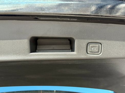 Used 2025 Chevrolet Traverse Z71 w/ Driver Confidence Package image 15