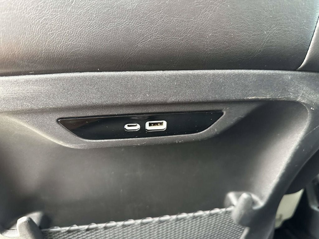 Used 2024 Chrysler Pacifica Limited FWD image 10