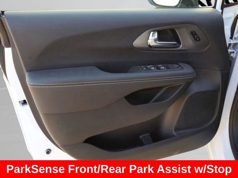 New 2026 Chrysler Pacifica Select image 12