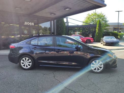 Used 2023 Toyota Corolla LE FWD image 2