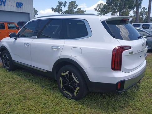 Used 2025 Kia Telluride S FWD image 3