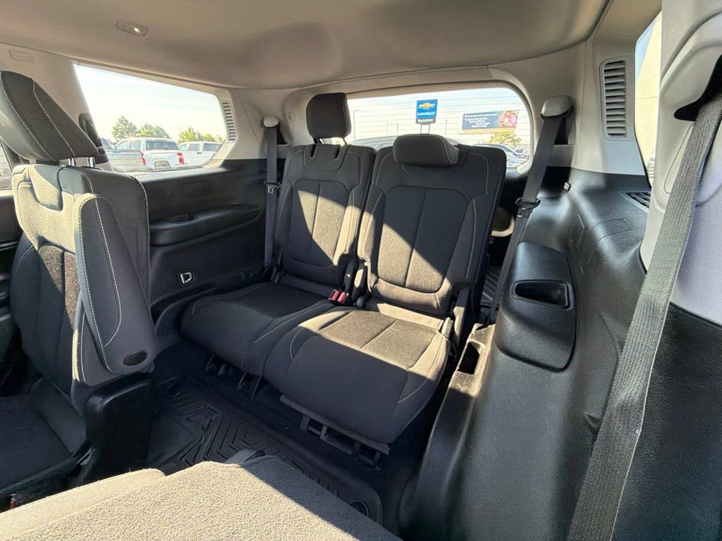 Used 2023 Jeep Grand Cherokee L Laredo AWD/4WD image 12