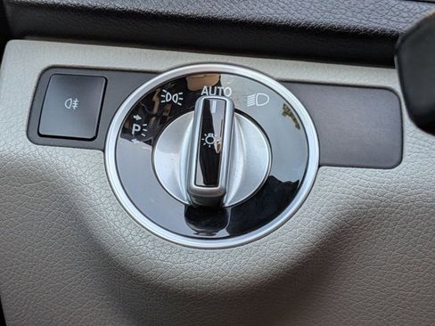 Used 2012 Mercedes-Benz C 300 Sport image 12