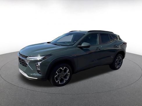 Used 2025 Chevrolet Trax LT image 8