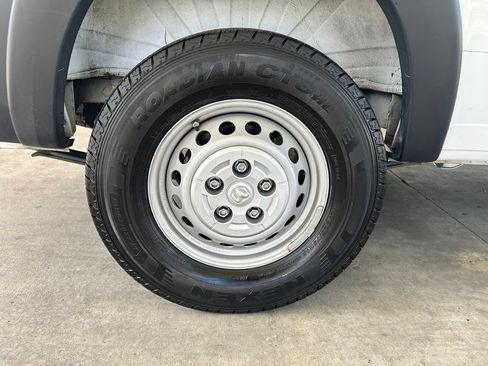 Used 2025 RAM ProMaster 2500 w/ Convenience Group FWD image 17