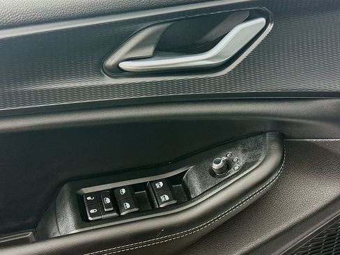 Used 2025 Jeep Grand Cherokee Laredo X w/ Luxury Tech Group I AWD/4WD image 12